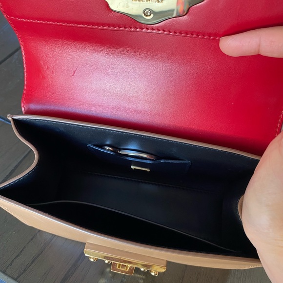 This bag still like new, it’s really beautiful, - Picture 4 of 10